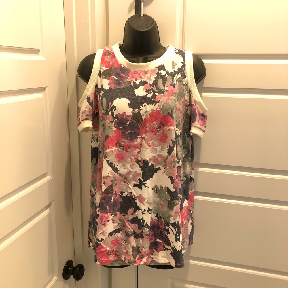 💖 NEW floral watercolor cold shoulder style top by SEW IN LOVE! 😍 Size Large